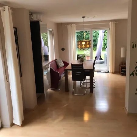 House With Castle View & Art Δωμάτια σε οικογενειακή κατοικία *