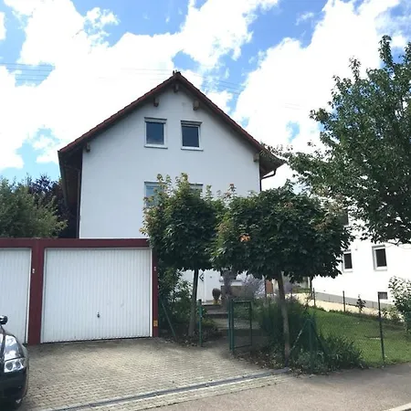 House With Castle View & Art Séjour chez l'habitant